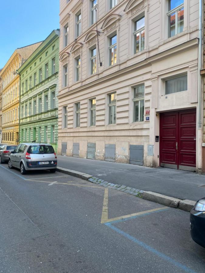 Designed Apartment Next To Vaclav Square With Terrace And Private Garage Prag Exterior foto