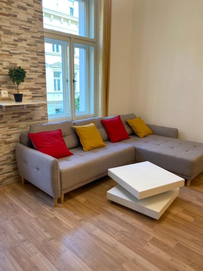 Designed Apartment Next To Vaclav Square With Terrace And Private Garage Prag Exterior foto